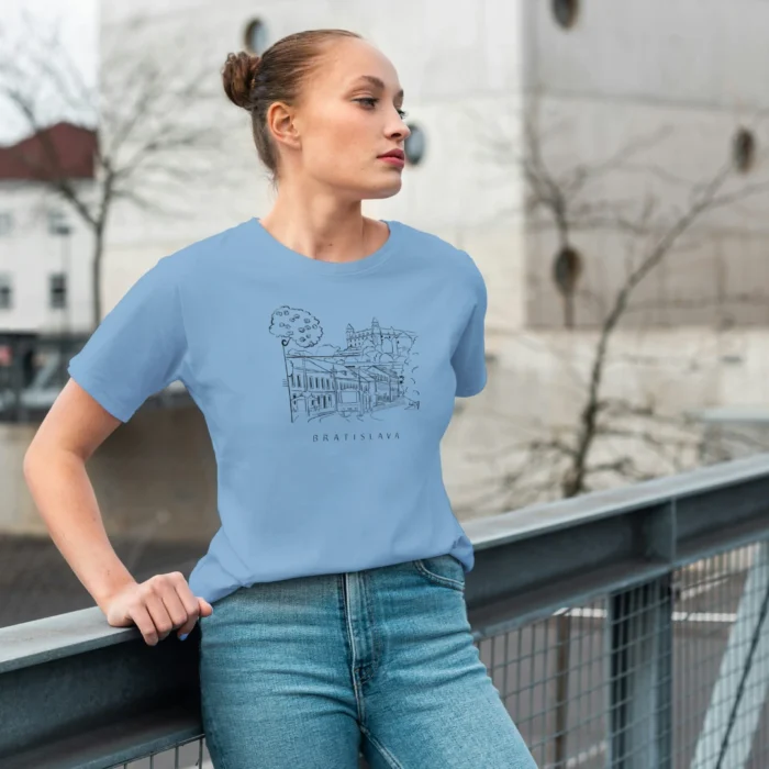 svetlomodré dámske tričko s motívom Bratislava